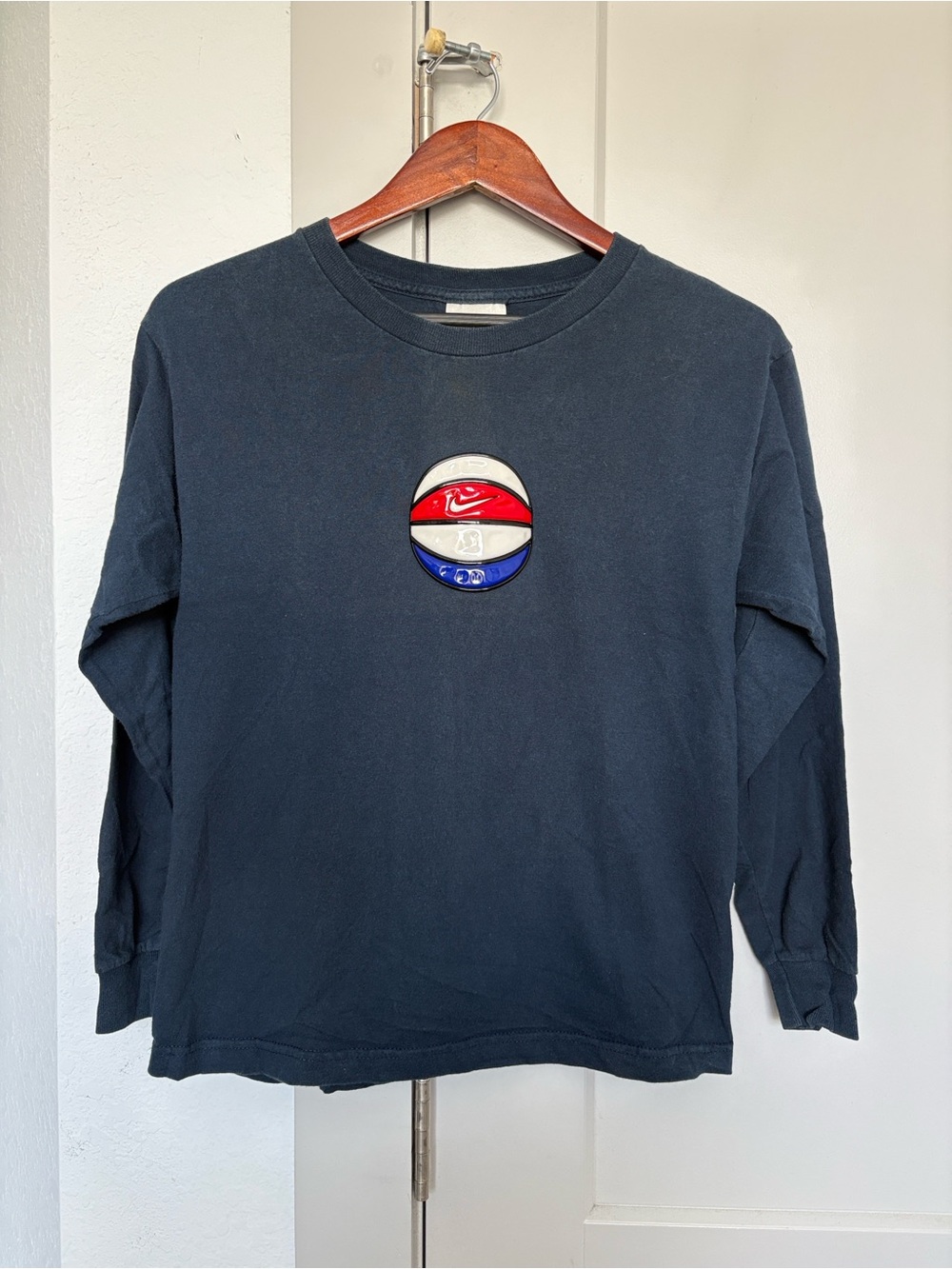 VINTAGE Y2K NIKE BLUE BASKETBALL LONG SLEEVE TSHIRT KIDS LARGE